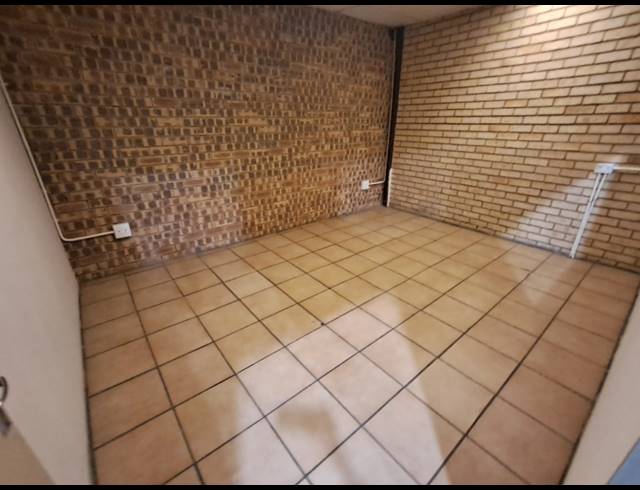 625M² WORKSHOP TO LET IN DUNCANVILLE